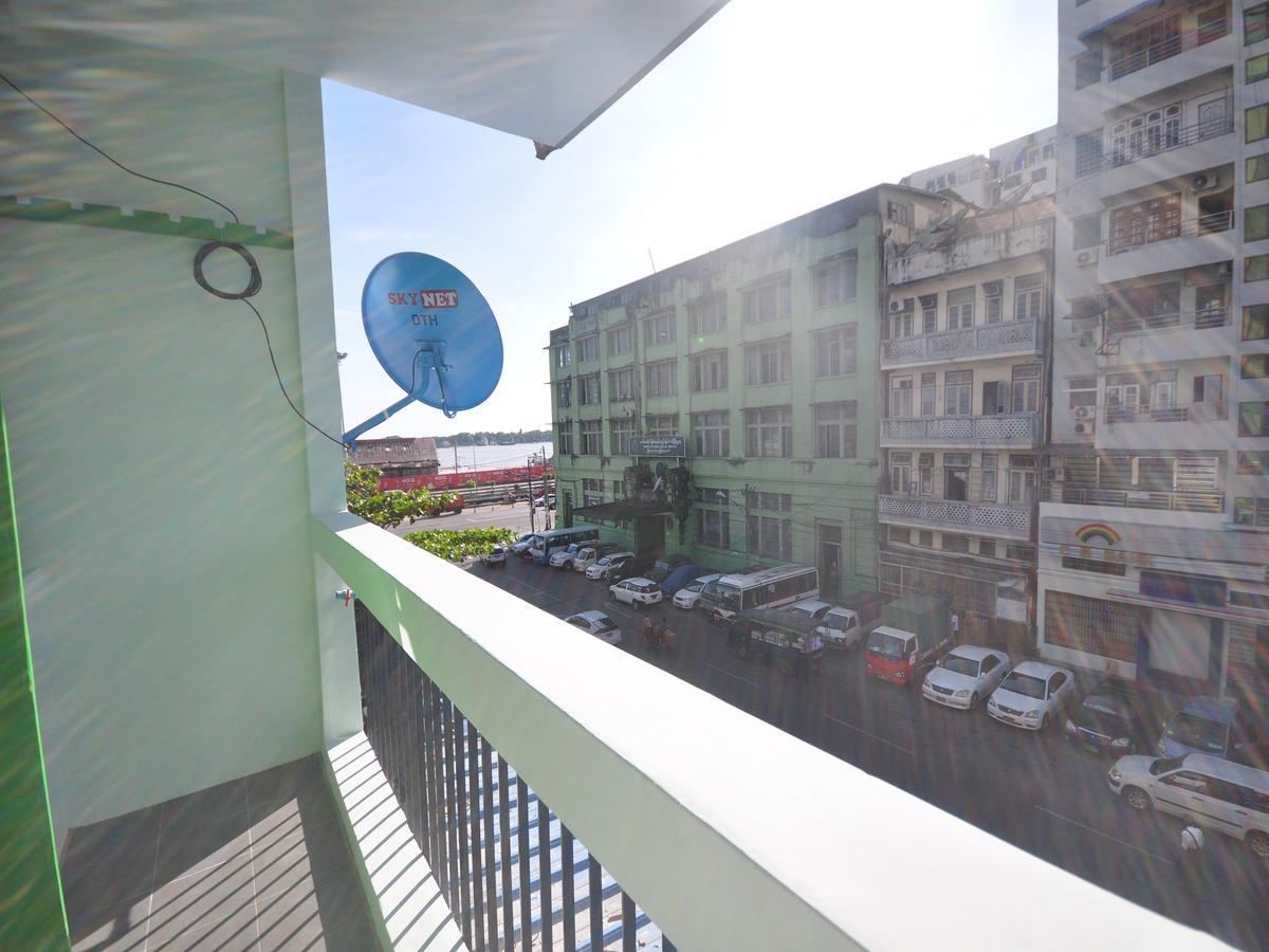 Hostel Latha Yangon Extérieur photo
