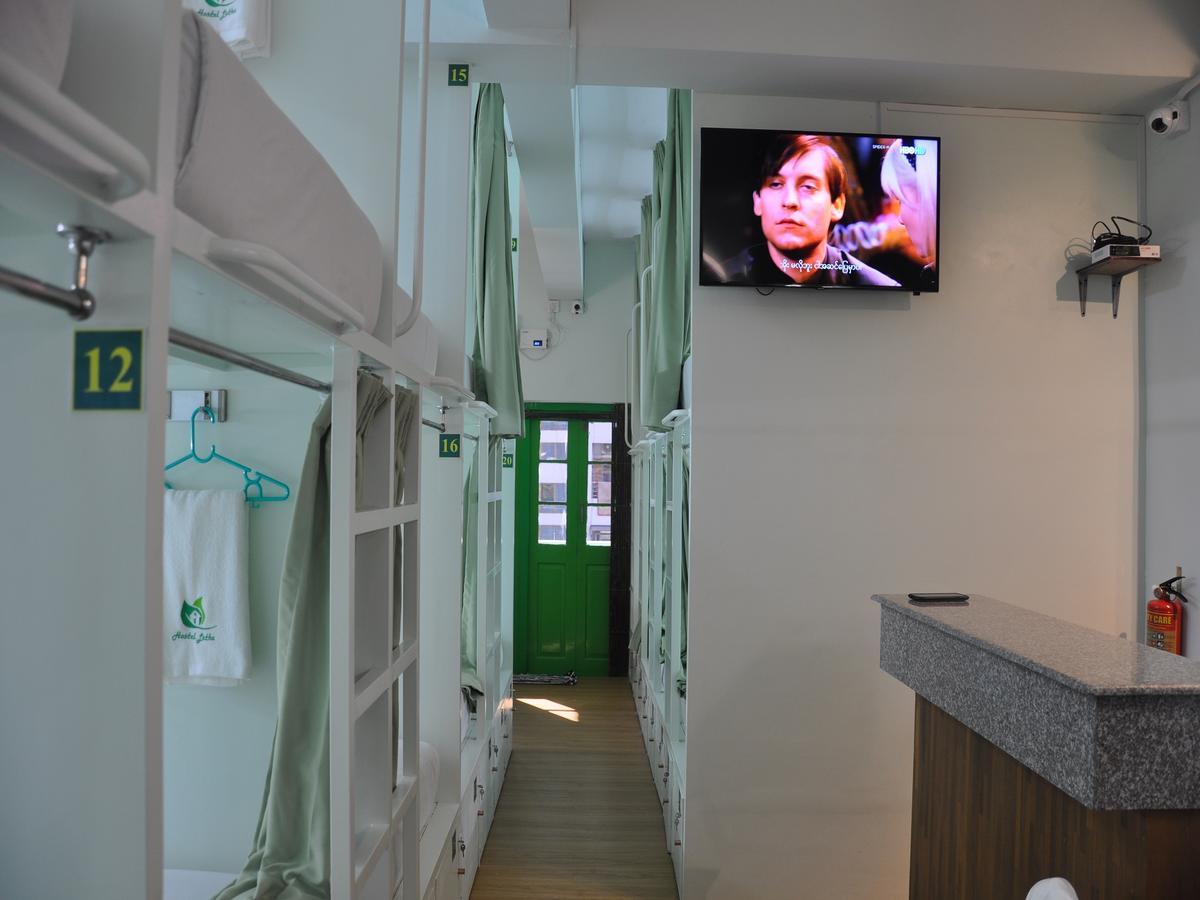 Hostel Latha Yangon Extérieur photo