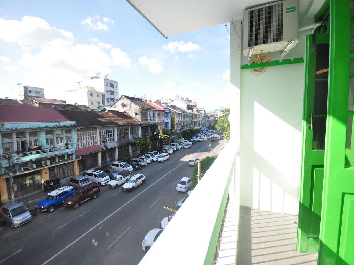Hostel Latha Yangon Extérieur photo
